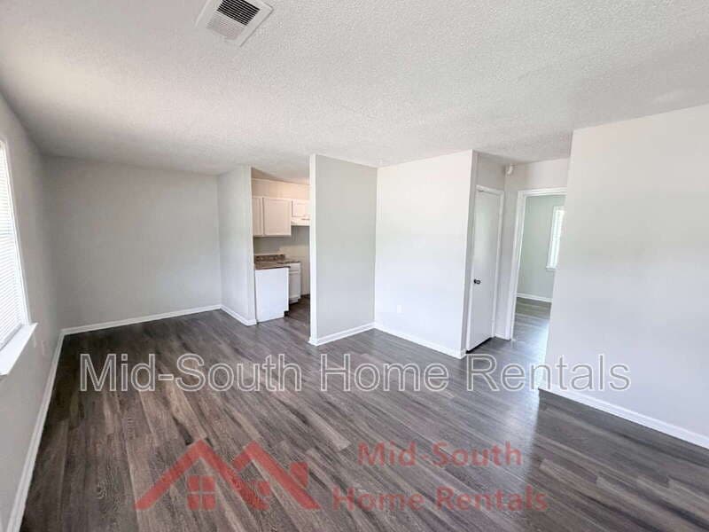 Memphis House: 3431 Rebeh Rd