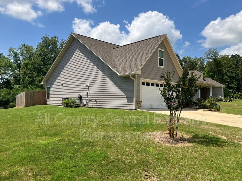 Bessemer House: 3870 Barton Lane