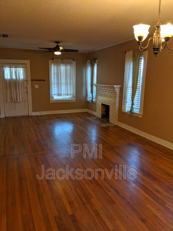 Jacksonville House: 1211 Hollywood Ave