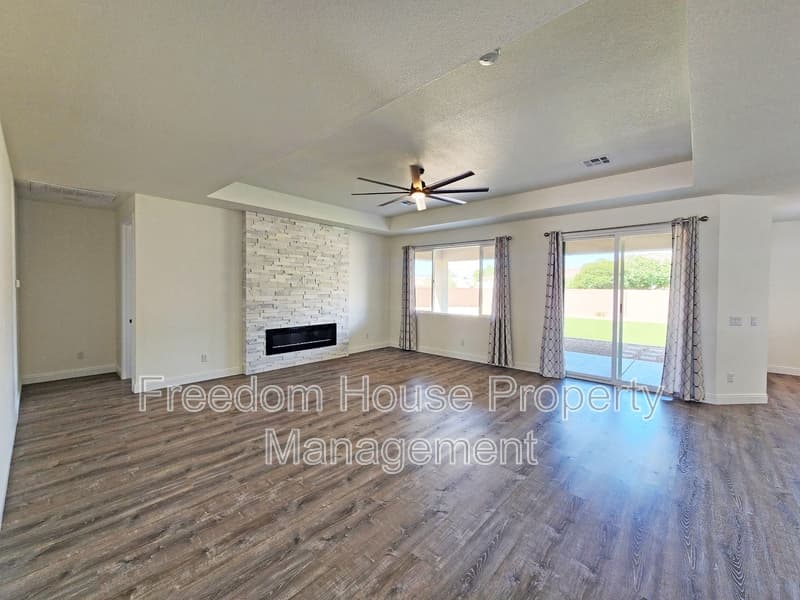 Pahrump House: 6660 Stubblefield Drive