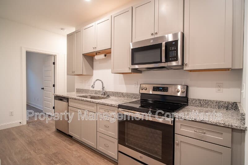 Harvest House: 1033 Highgrove Heights Northwest