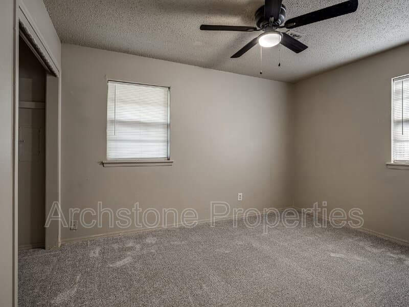 Midwest City House: 1309 Hickory Lane