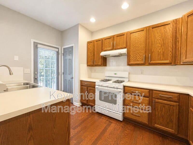 Marietta House: 730 Pecan Knoll Dr