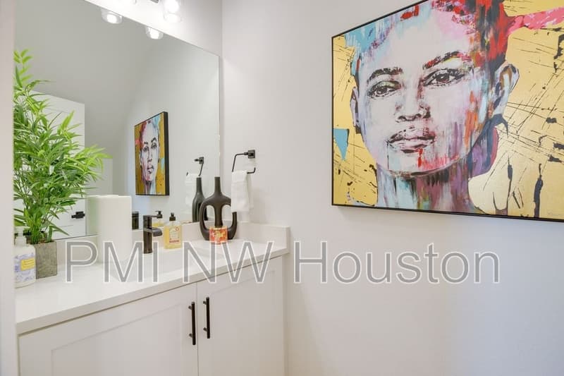 Houston House: 4706 Market St
