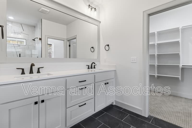 Centerton House: 1071 Whistler St
