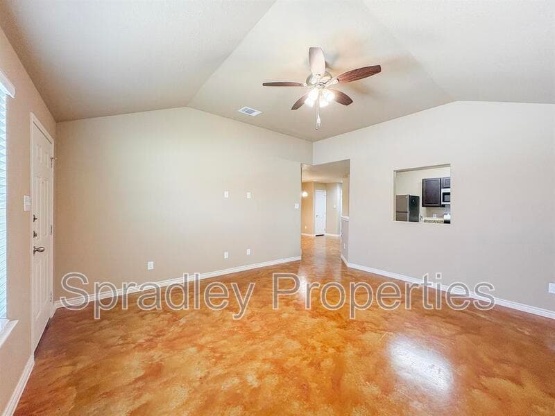 Belton Condo: 1040B Mason Dr