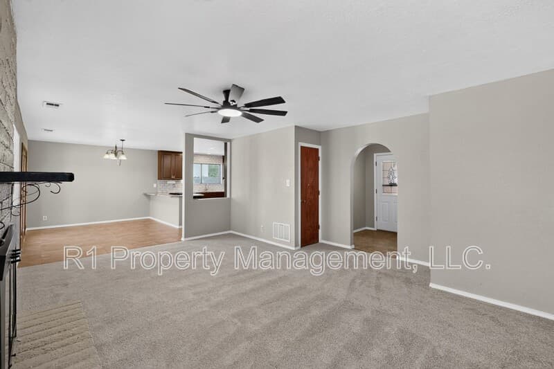 Rio Rancho House: 209 Villa Verde Drive Southeast