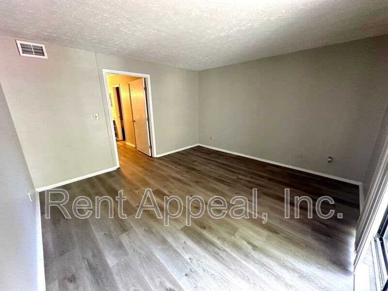 Marietta House: 214 Smokerise Cir SE