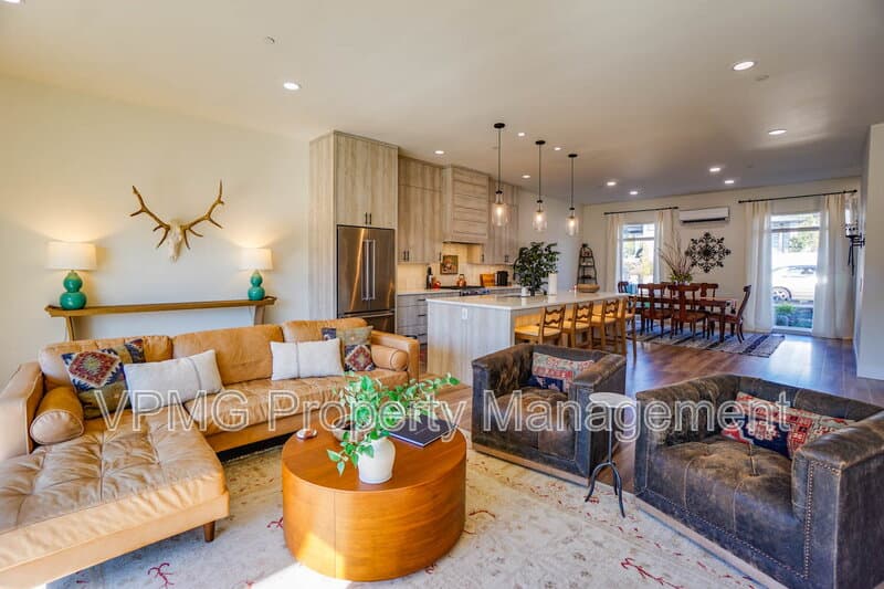 Camas Townhome: 4733 Southeast Ascension Drive
