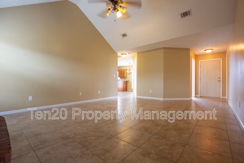 Phenix City House: 25 Kalin Street