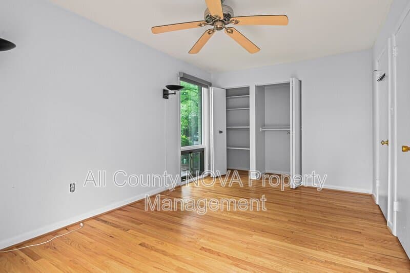 Dunn Loring House: 8108 Timber Valley Ct