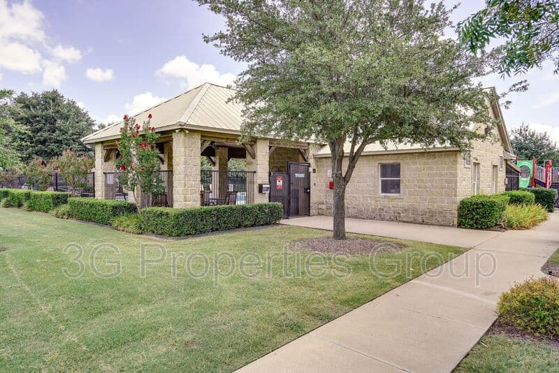 Justin House: 1901 Foxfield Wy