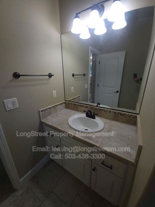 Portland House: 9739 NW Henry Ct