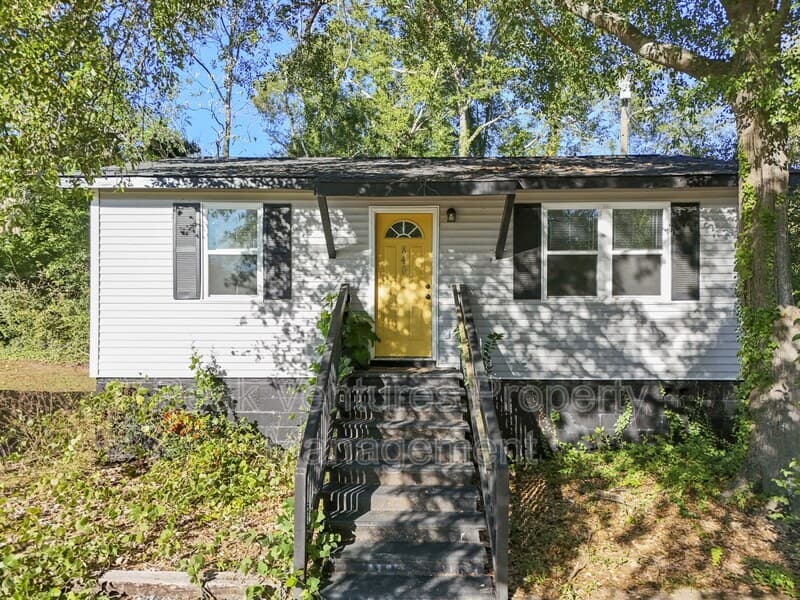 Spartanburg House: 840 S Liberty St