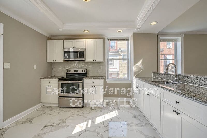 Baltimore House: 1120 N Lakewood Ave