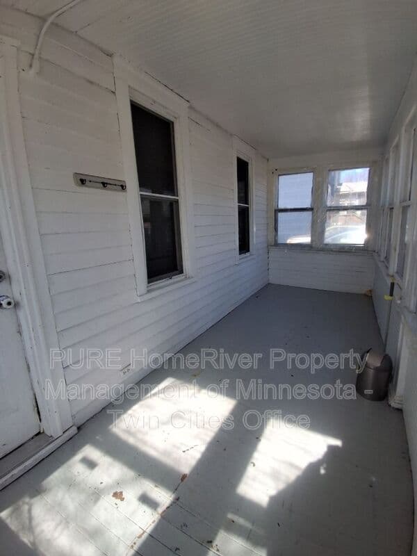 Saint Paul Condo: 987 Churchill Street #1