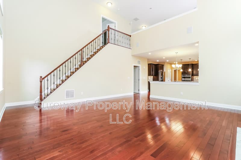 Monroe Township House: 17 Greylynne Drive