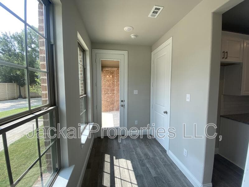 Euless Townhome: 801 Ponds Edge Lane