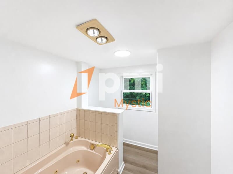 Mystic House: 106 Deerfield Ridge Dr