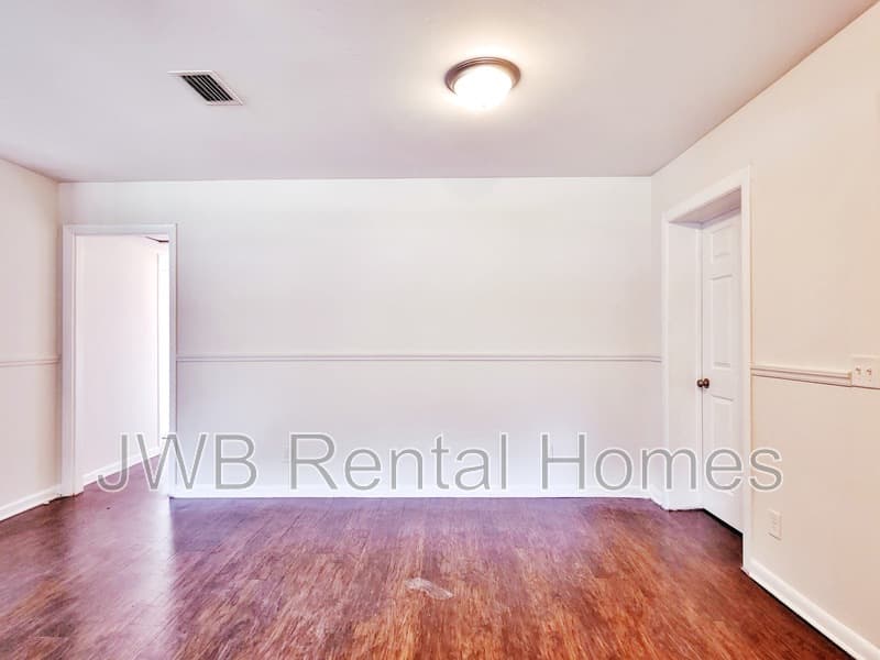 Jacksonville House: 7532 Canaveral Rd