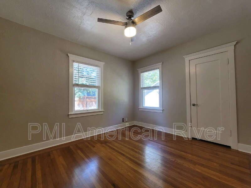 Sacramento House: 2153 7th Ave