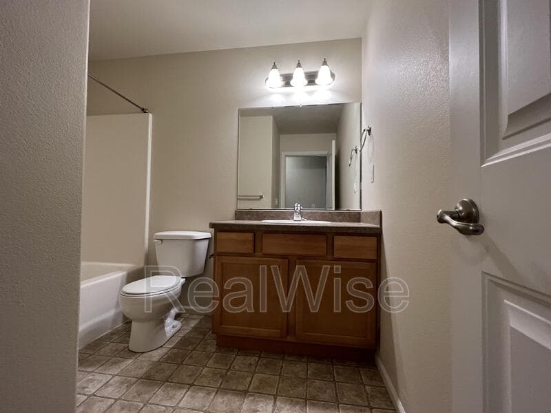 Redmond Townhome: 2250 SW 21st St