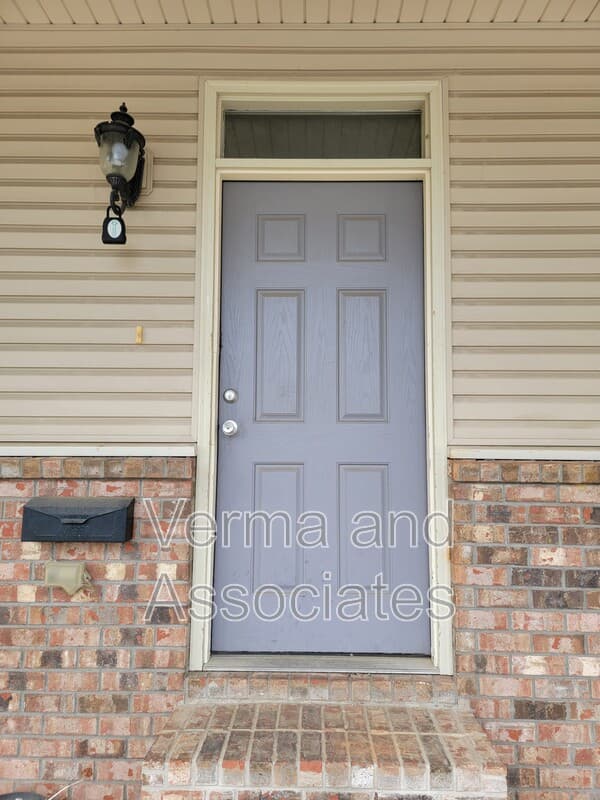 Centerton Townhome: 192 Fair St
