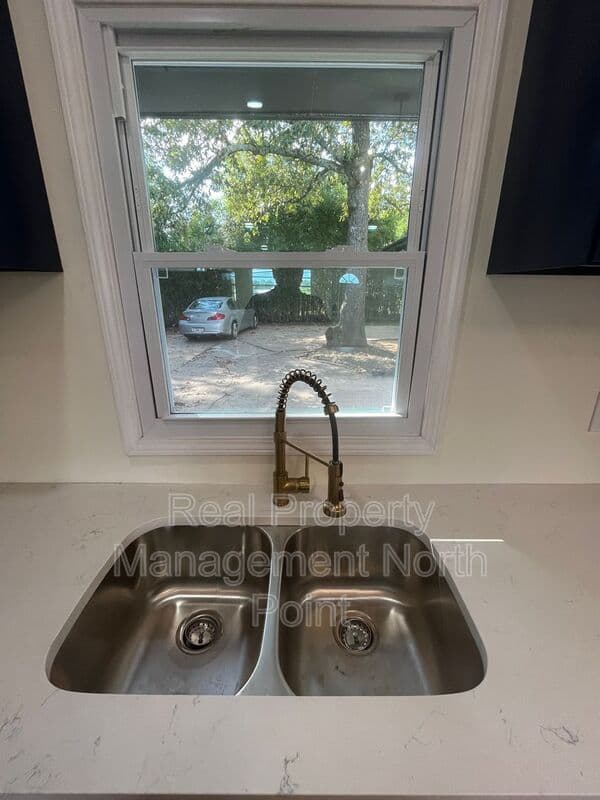 Atlanta House: 1645 Metropolitan Pkwy SW