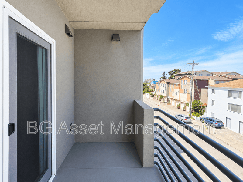 Oakland Condo: 1459 MacArthur Blvd