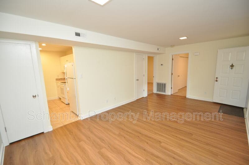 Cary House: 100 Carmichael Ct