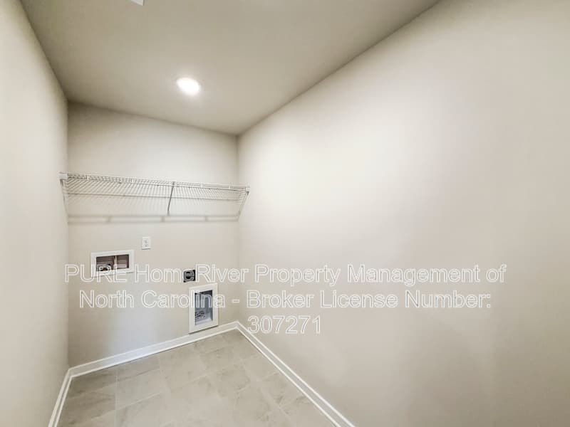 Hickory House: 2944 31st St Ln NE