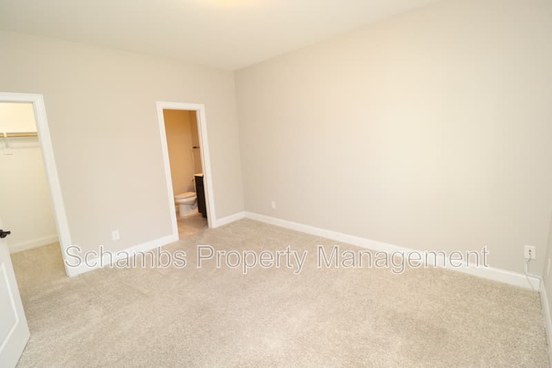 Apex House: 903 Shoofly Path
