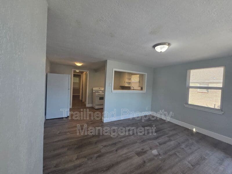 Independence House: 724 N Noland Rd