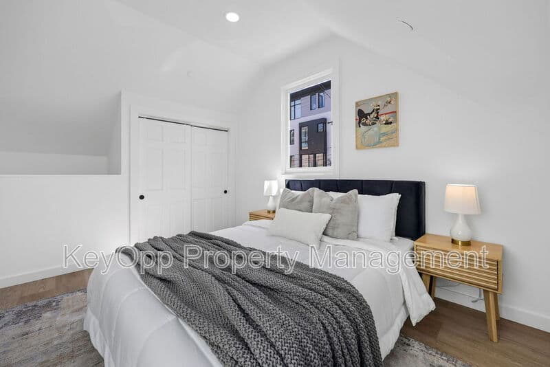 San Francisco Condo: 2730 23rd Street