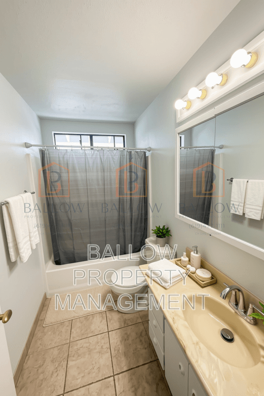 Santee House: 10045 Woodpark Dr