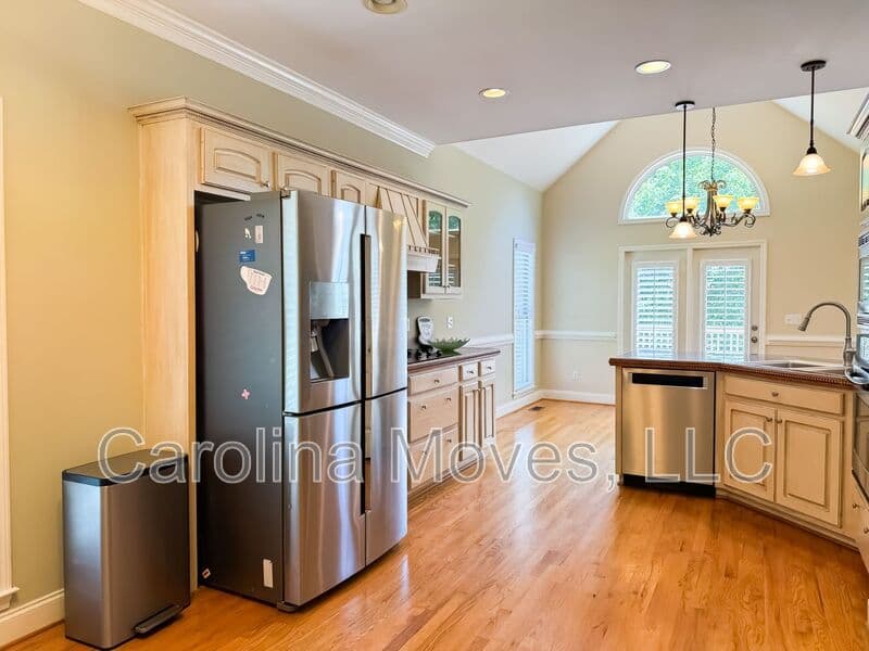 Duncan House: 745 Charleston Place