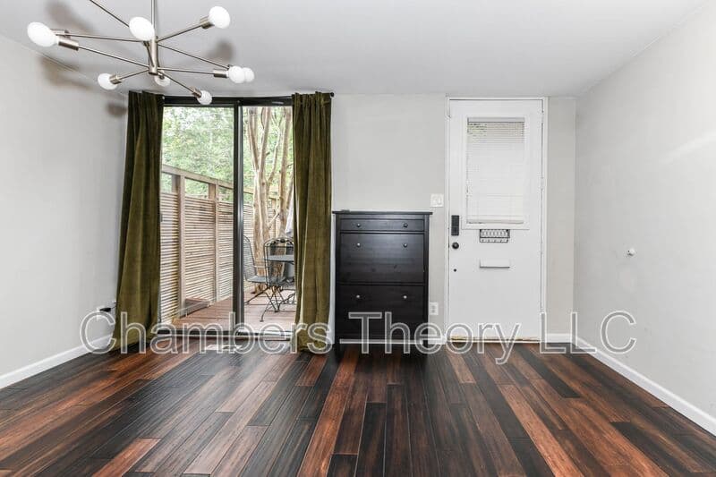 Reston House: 11475 Washington Plz W