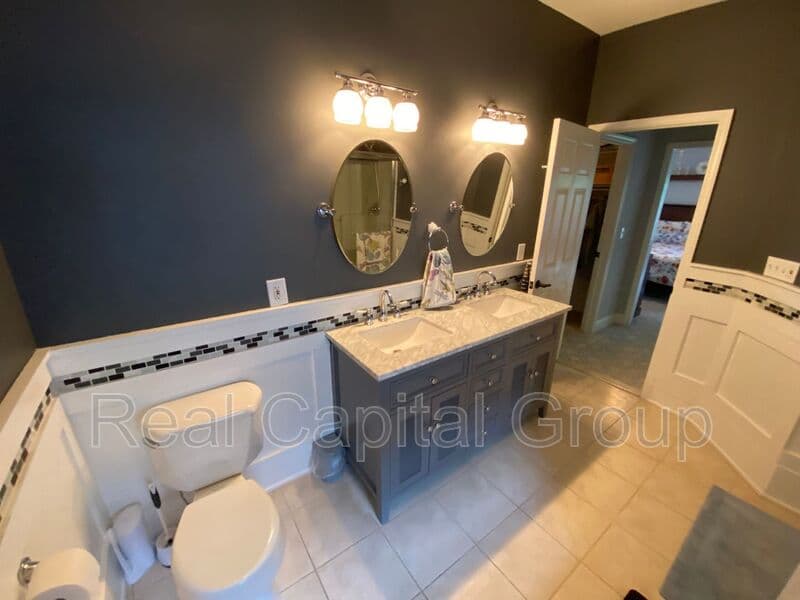 Loudonville House: 26 Cheshire Way