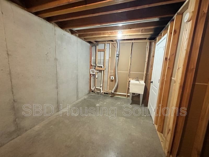 Blue Springs House: 8901 SW 8th St