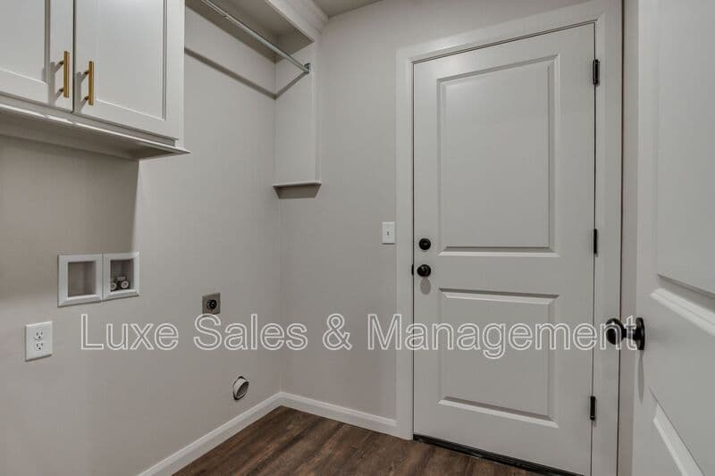 Edmond House: 400 Keiths Way