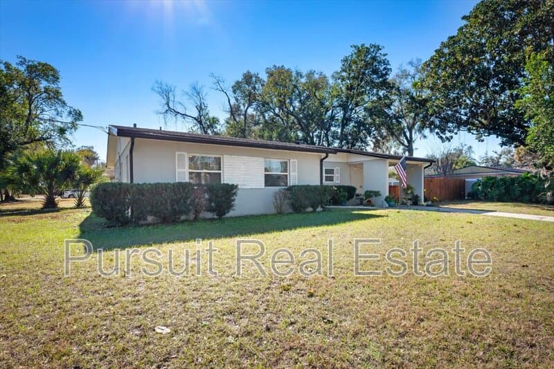 Jacksonville House: 2254 Clemson Road