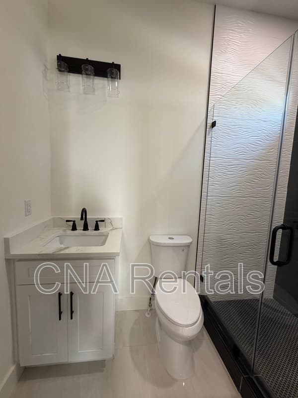 Atlanta House: 294 Roy St