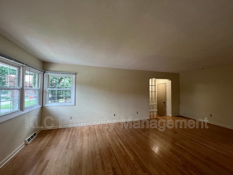 Clive House: 1691 NW 85th St - Apt 2