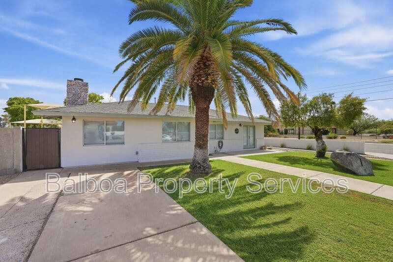 Gilbert House: 1 N Cottonwood Dr