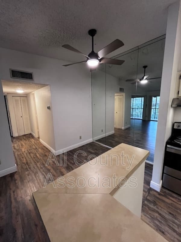 Palm Harbor Condo: 3277 Fox Chase Cir N