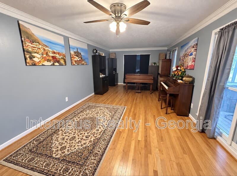 Snellville House: 2830 Shiloh Way
