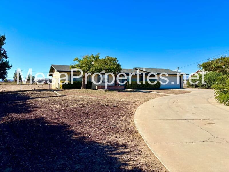 Hesperia House: 15019 Spruce St.