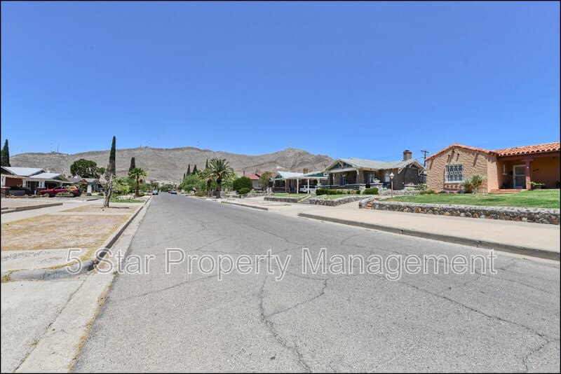El Paso House: 3030 Aurora Avenue