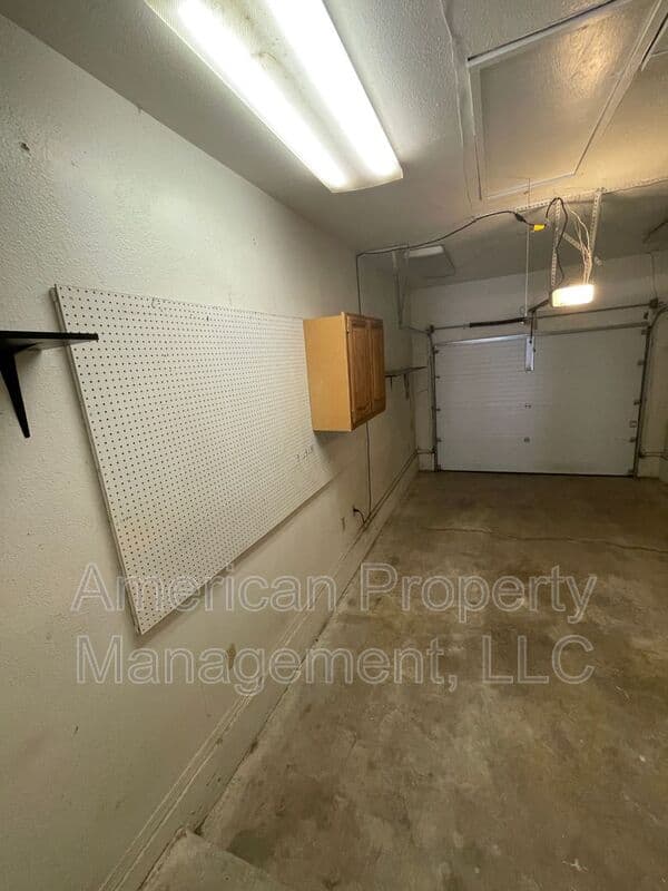 Tulsa House: 1704 W 62nd St S
