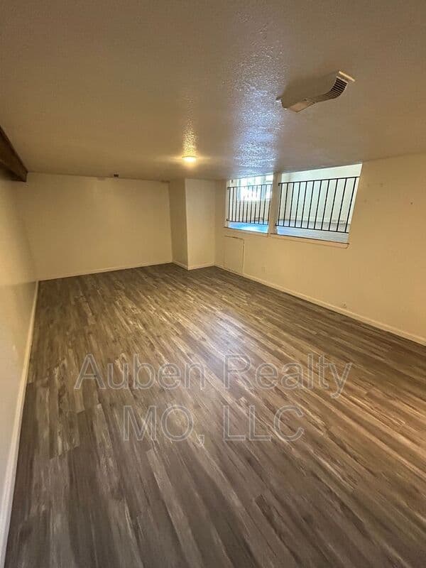 Kansas City House: 11301 Herrick Avenue